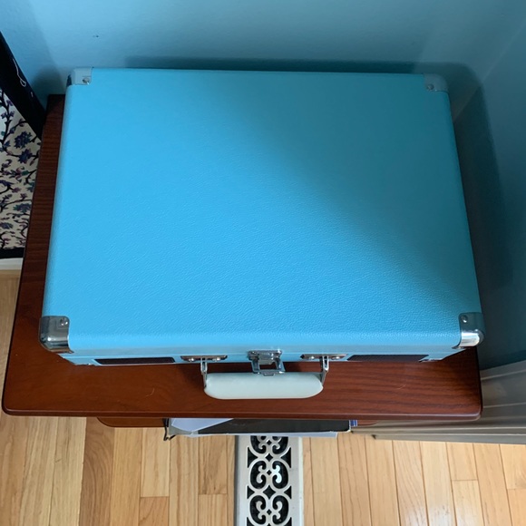 Light blue Crosley Bluetooth record player - Picture 4 of 4